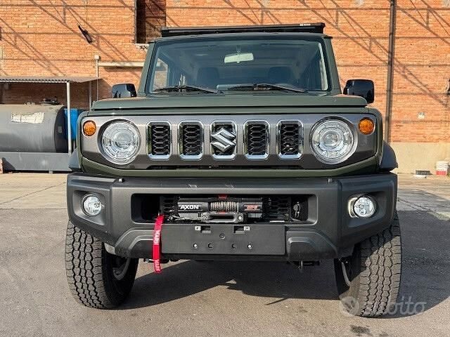 Nuova Suzuki Jimny Adventure 102 CV (75 kW) 2025 Verde SUV