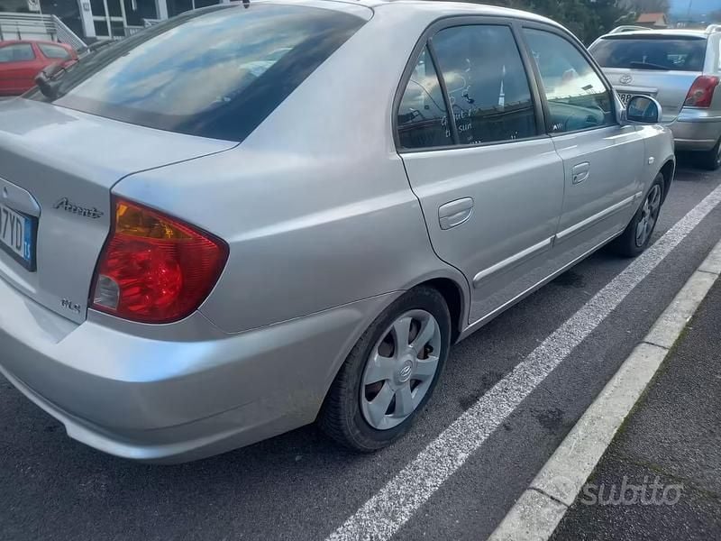 Usata Hyundai Accent 2003 Grigio Berlina
