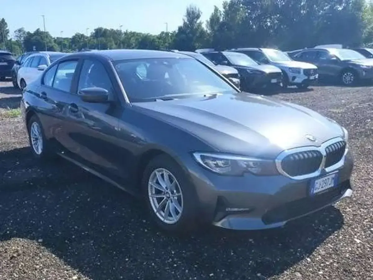 Usata BMW 320 190 CV (139 kW) 2022 Mineral grey metallizzato Berlina