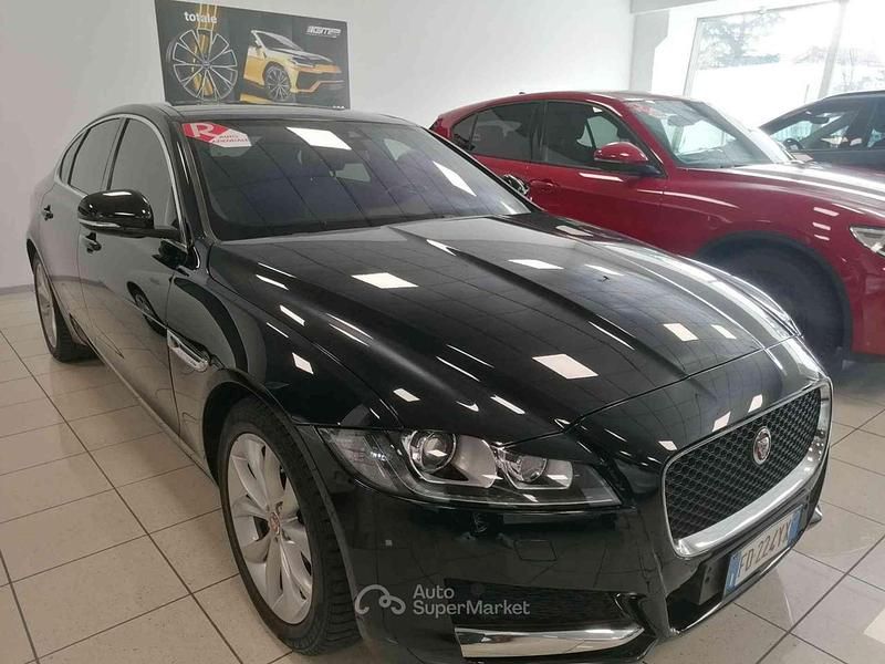 Usata Jaguar XF Prestige 180 CV (132 kW) 2016 Nero Berlina