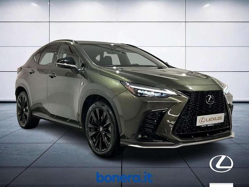 Usata Lexus NX200t Sport Line 309 CV (227 kW) 2023 Verde cargo SUV