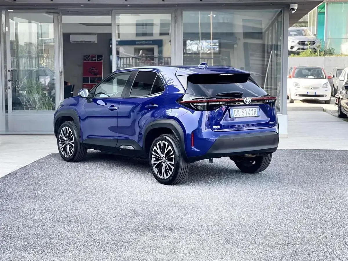 Usata Toyota Yaris Cross Lounge 92 CV (67 kW) 2022 Blu/azzurro SUV