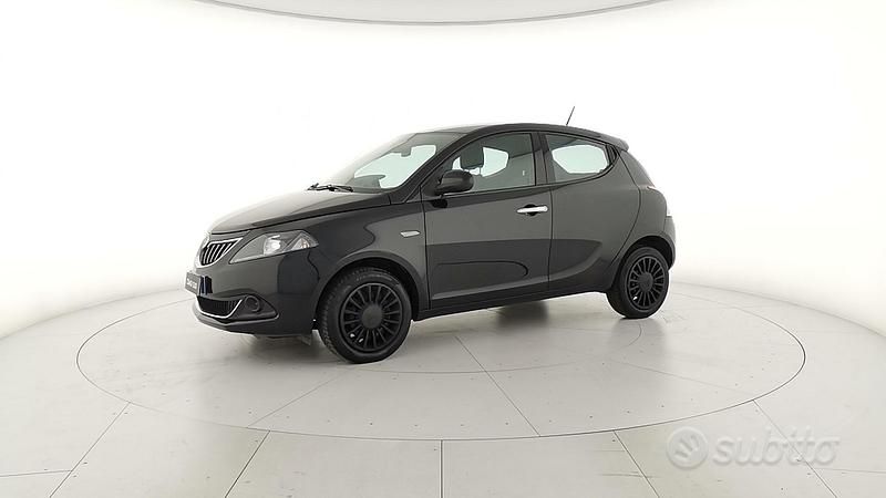 Usata Lancia Ypsilon Silver 69 CV (50 kW) 2022 Nero Utilitaria