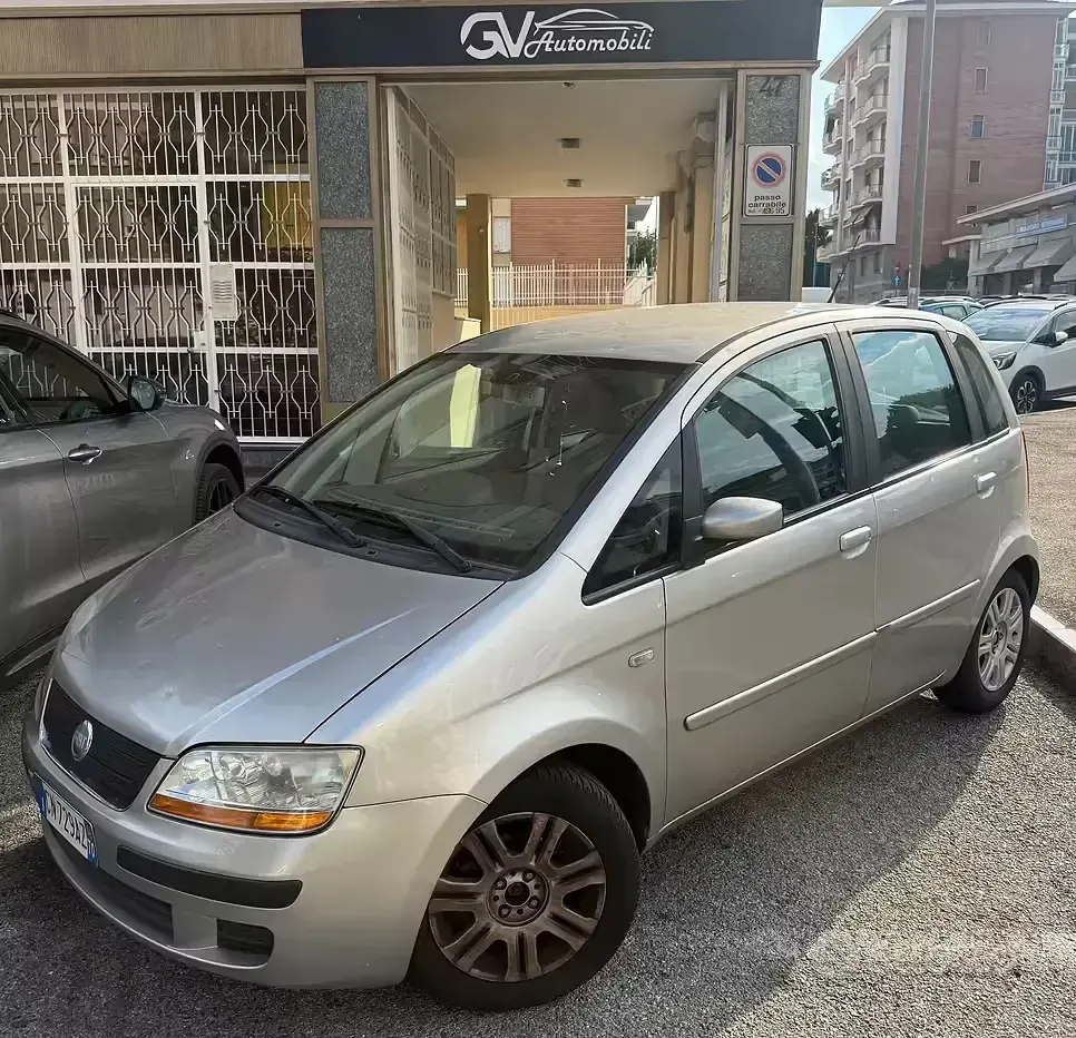 Usata Fiat Idea Dynamic 95 CV (69 kW) 2004 Grigio Monovolume