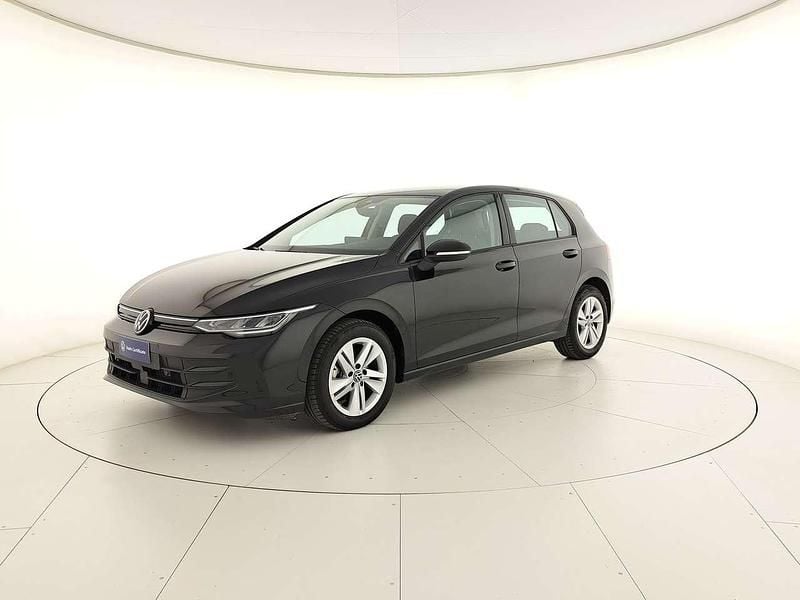 Usata VW Golf VIII Life 116 CV (85 kW) 2025 Grenadill black metallizzato Berlina