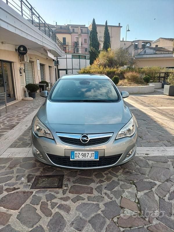 Usata Opel Astra 101 CV (74 kW) 2010 Grigio Berlina