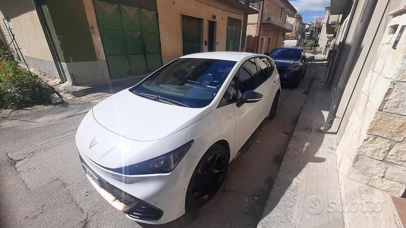 Bianco Usata 2022 Cupra Born Due volumi | 18.000 € (Ottimo prezzo) - Immagine 1/4