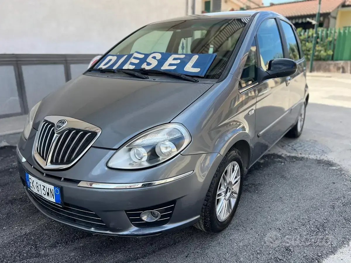 Usata Lancia Musa 95 CV (69 kW) 2012 Grigio Monovolume