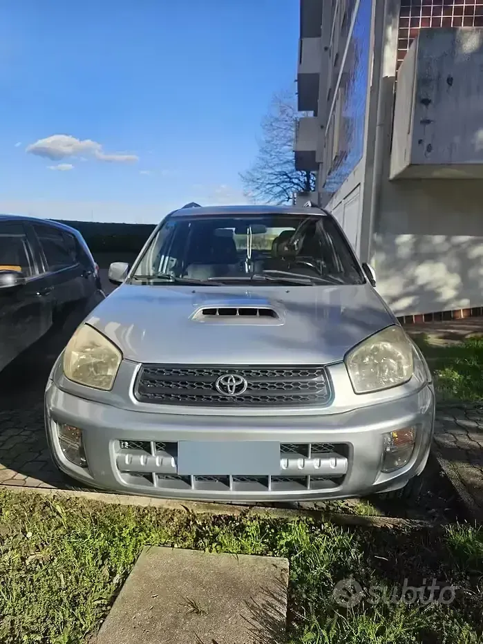 Usata Toyota RAV4 116 CV (85 kW) 2001 Grigio SUV