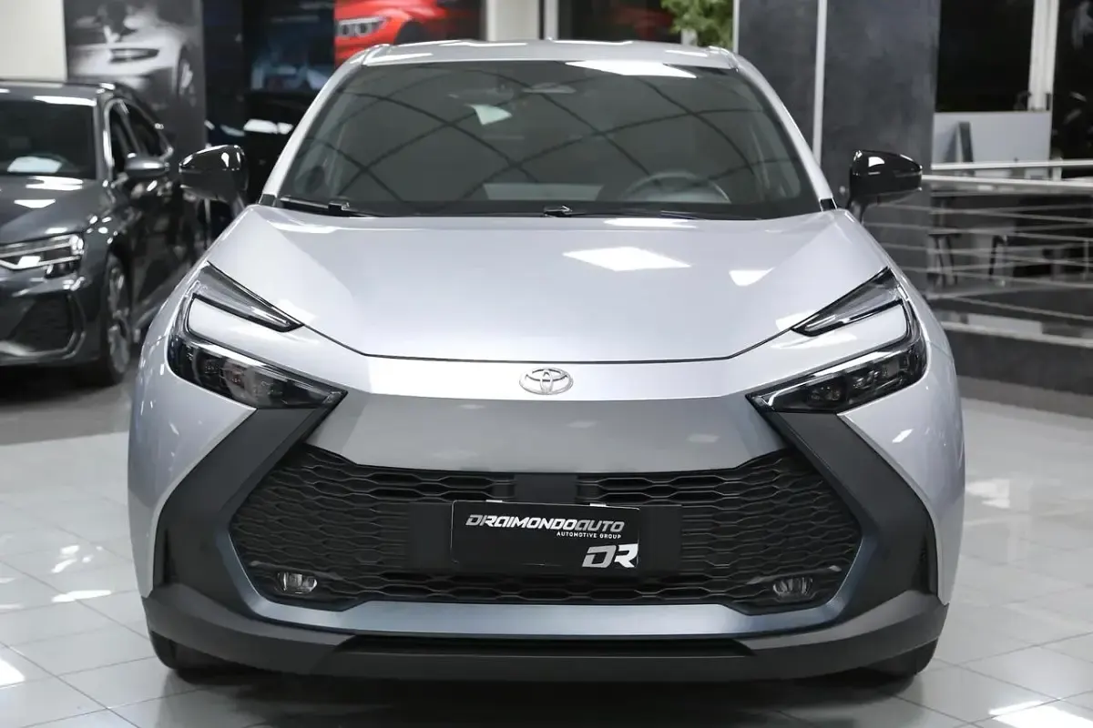 Usata Toyota C-HR Trend 98 CV (72 kW) 2025 Argento SUV