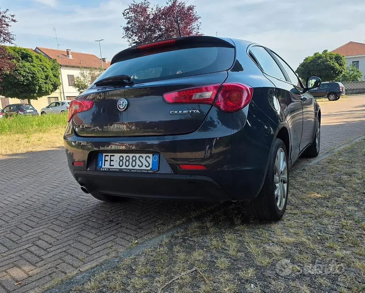 Usata Alfa Romeo Giulietta Super 120 CV (88 kW) 2016 Bluazzurro Utilitaria