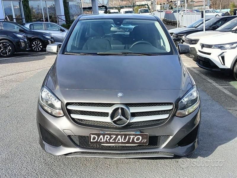 Usata Mercedes B180 Executive 109 CV (80 kW) 2015 Grigio scuro metallizzato Monovolume