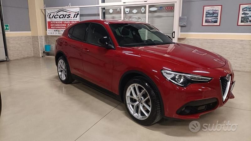 Usata Alfa Romeo Stelvio Business 160 CV (117 kW) 2022 Rosso SUV