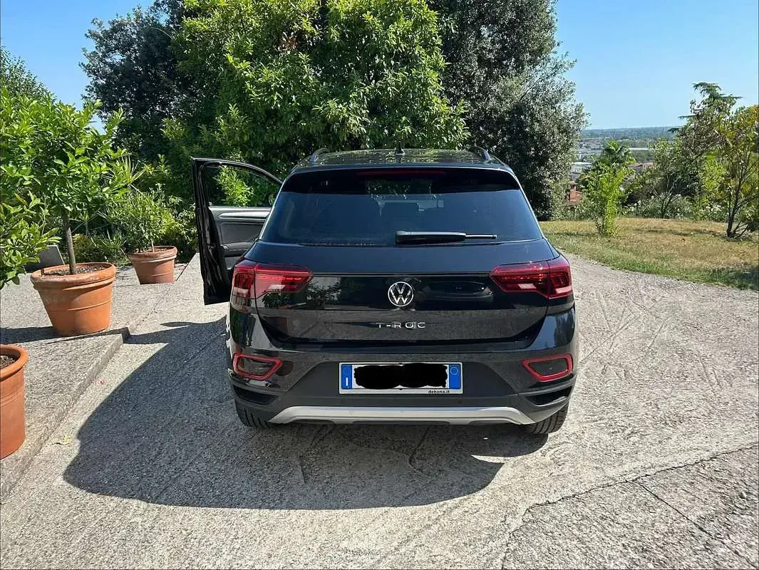 Usata VW T-Roc Life 110 CV (80 kW) 2023 Nero SUV