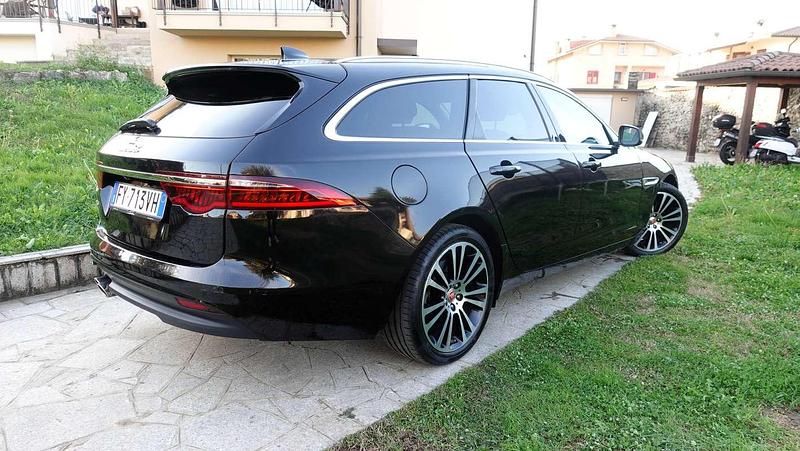 Usata Jaguar XF Sportbrake Portfolio 179 CV (131 kW) 2018 Nero Station wagon