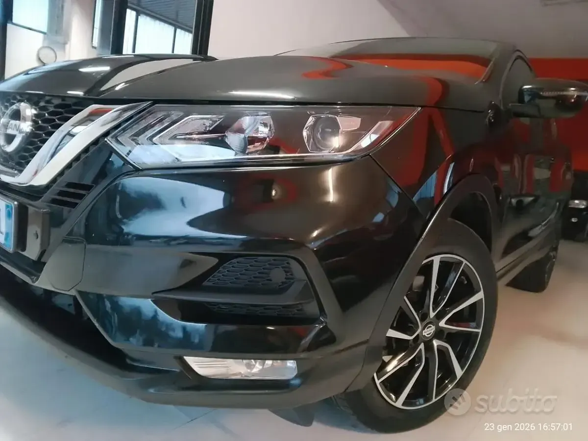 Gebraucht Nissan Qashqai N-Connecta 116 PS (85 kW) 2019 Schwarz SUV