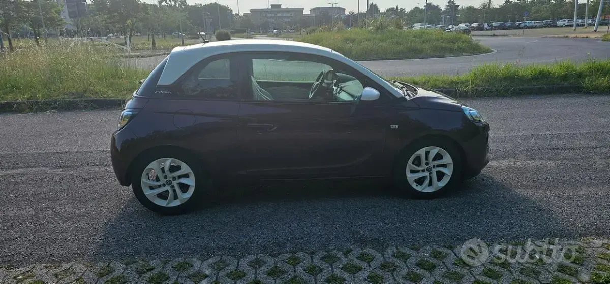 Usata Opel Adam 69 CV (50 kW) 2013 Rosso Utilitaria