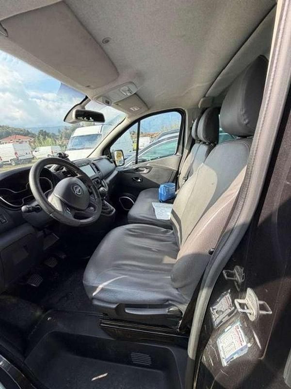 Usata Opel Vivaro 145 CV (106 kW) 2017 Nero Monovolume
