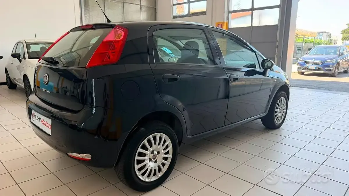 Usata Fiat Punto Lounge 77 CV (56 kW) 2017 Nero Utilitaria
