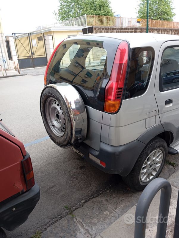 Usata Daihatsu Terios 83 CV (61 kW) 1999 Grigio SUV