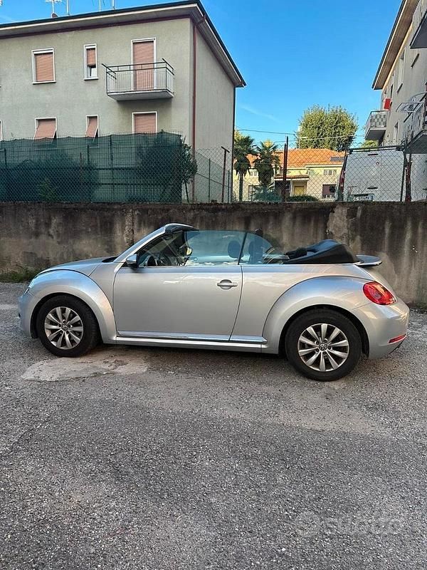 Usata VW Beetle Cabriolet 105 CV (77 kW) 2015 Grigio Cabrio