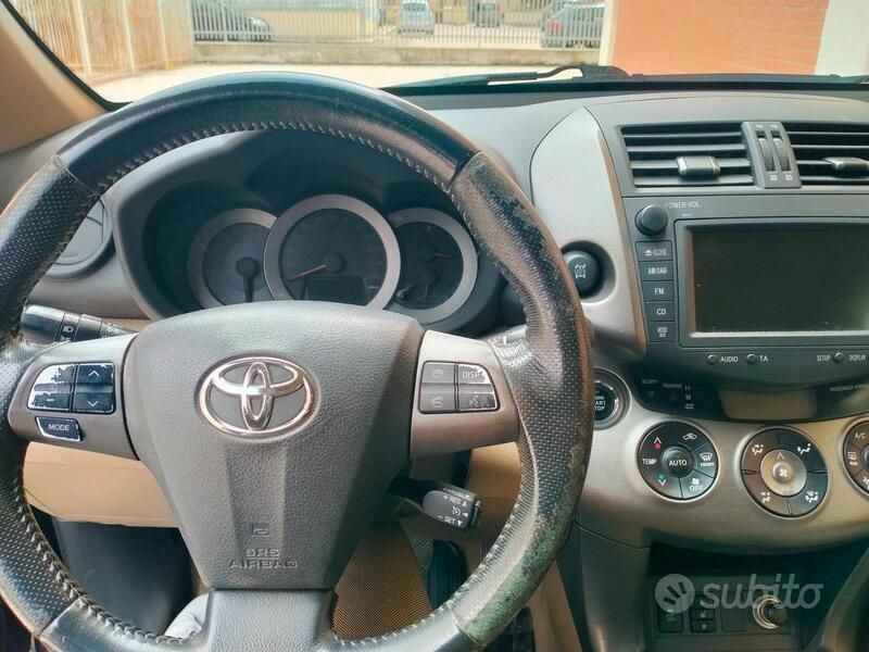 Second-hand Toyota RAV4 177 CP (130 kW) 2010 SUV