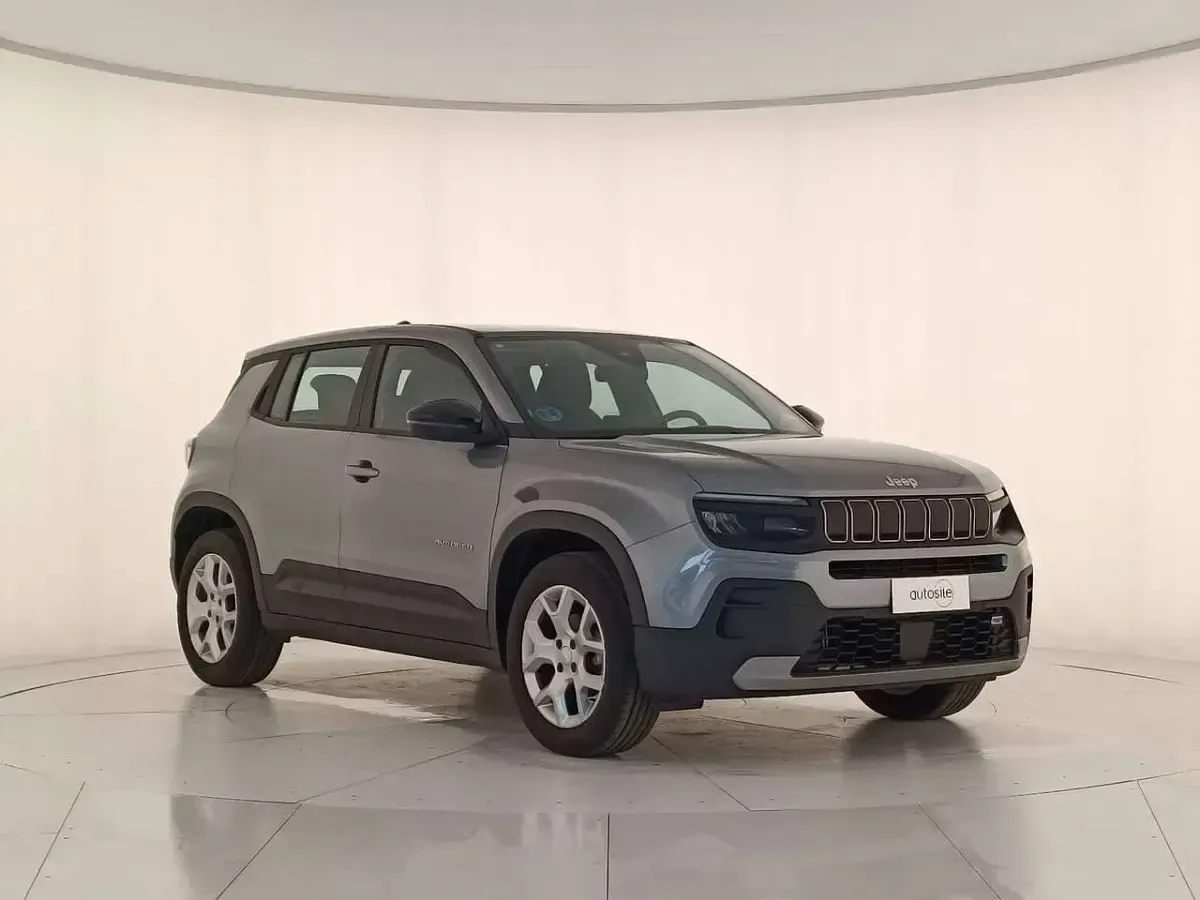 Usata Jeep Avenger Altitude 101 CV (74 kW) 2024 Granite grey SUV