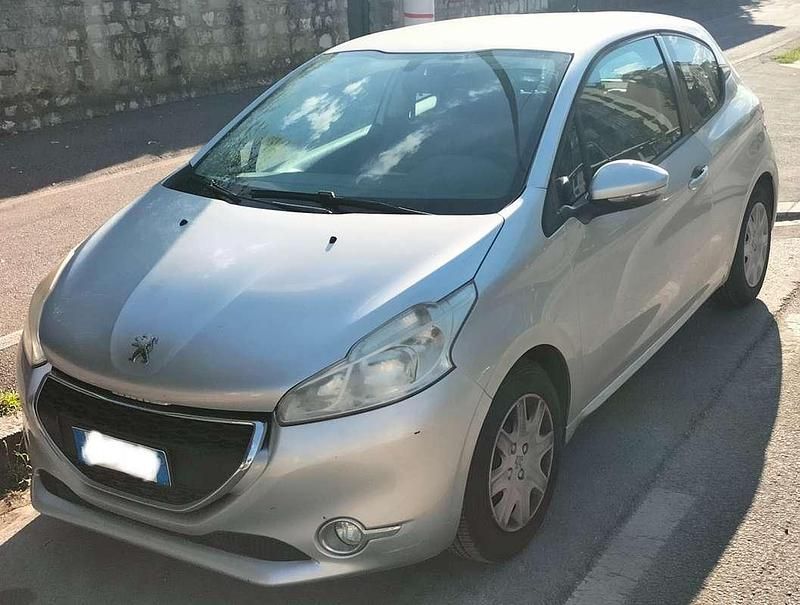 Begagnad Peugeot 208 Allure 82 HK (60 kW) 2012 Grå Halvkombi