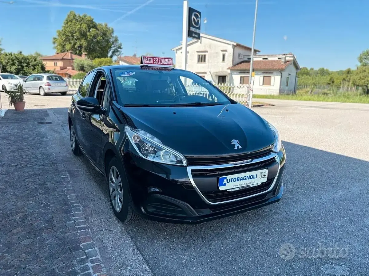 Usata Peugeot 208 Active 102 CV (75 kW) 2019 Nero Utilitaria