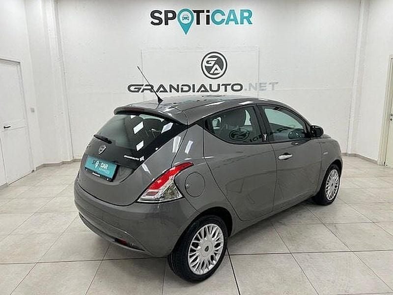 Usata Lancia Ypsilon Silver 95 CV (69 kW) 2016 Grigio Utilitaria
