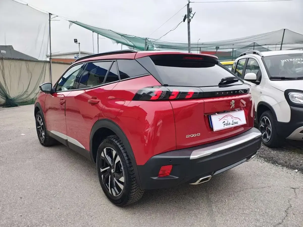 Usata Peugeot 2008 Allure 131 CV (96 kW) 2023 Rosso SUV