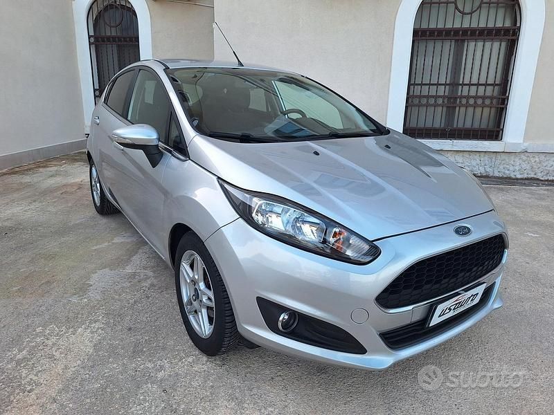 Usata Ford Fiesta Titanium 75 CV (55 kW) 2013 Grigio Utilitaria