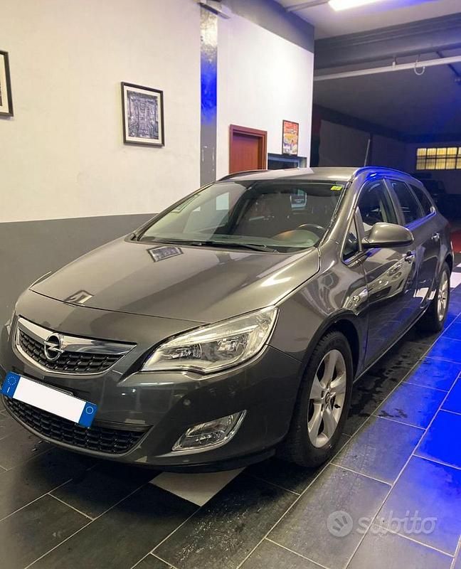 Occasion Opel Astra 110 ch (80 kW) 2011 Gris Break
