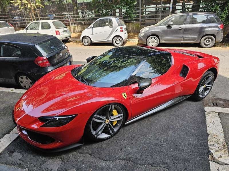 Usata Ferrari 296 663 CV (487 kW) 2023 Rosso Coupé