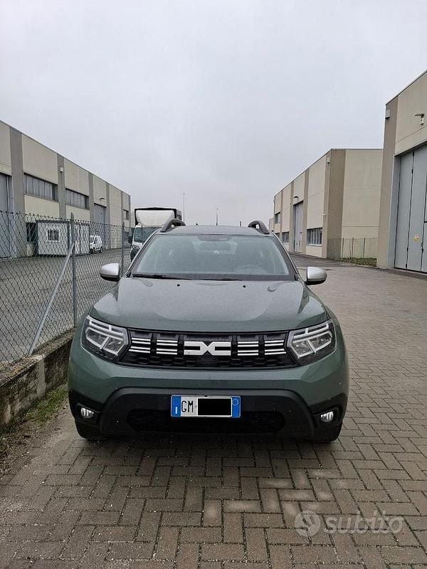 Verde Usata 2023 Dacia Duster SUV | 16.000 € (Buon prezzo) - Immagine 1/4