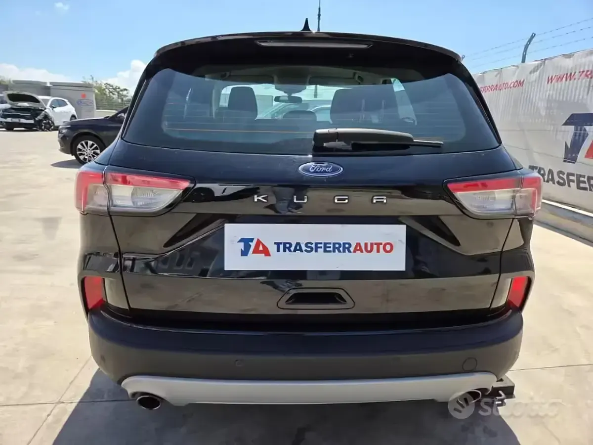 Usata Ford Kuga 120 CV (88 kW) 2022 Nero SUV