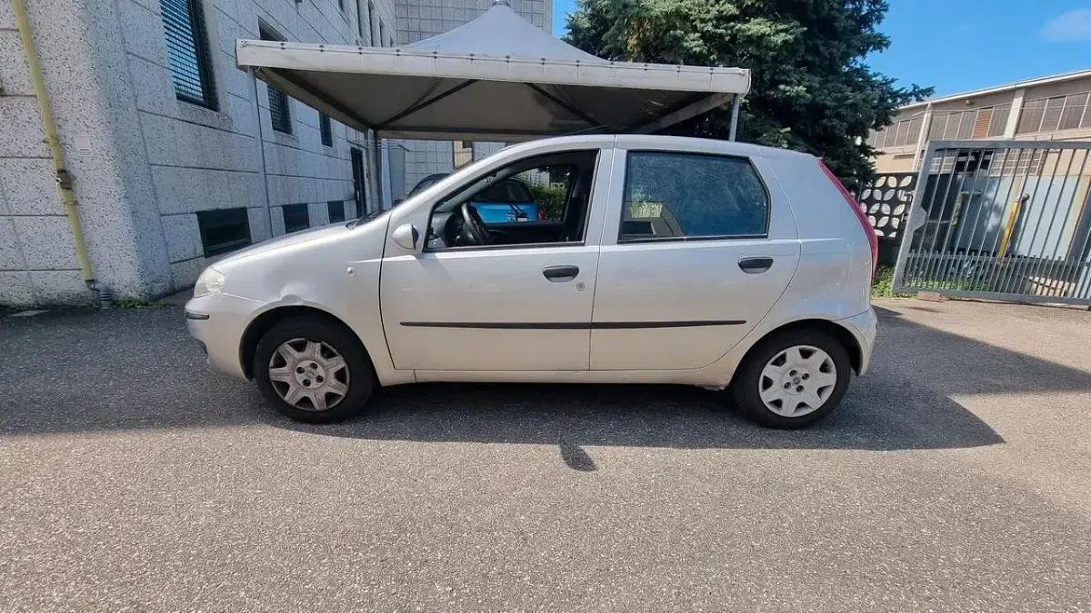 Usata Fiat Punto Active 60 CV (44 kW) 2005 Argento Utilitaria