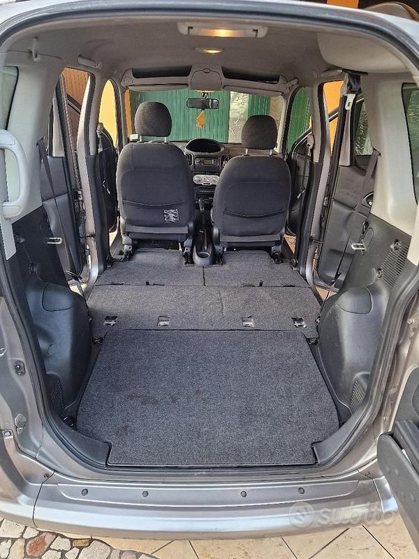 Usata Toyota Yaris Verso Sol 84 CV (61 kW) 2005 Grigio Monovolume