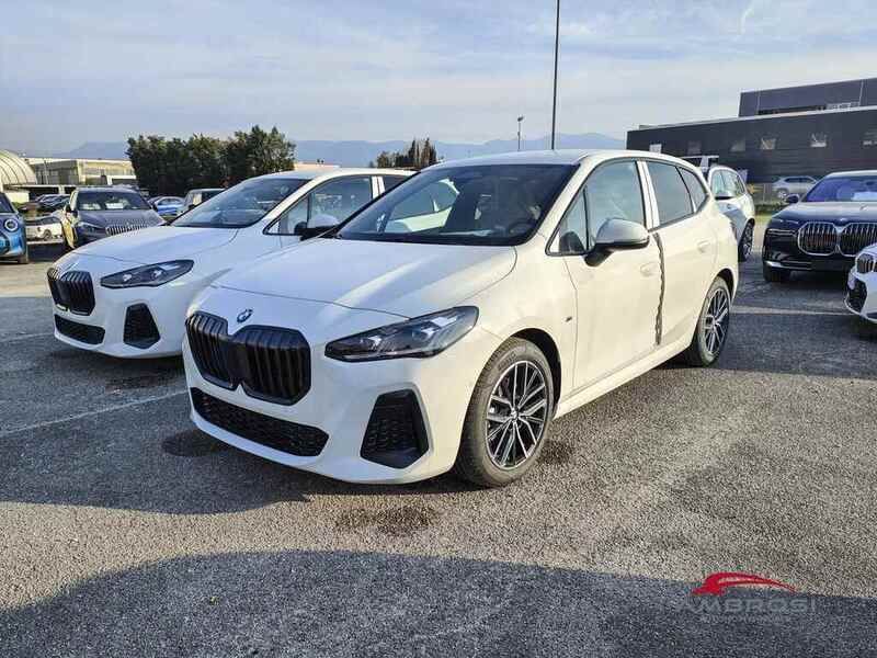 Usata 2024 BMW 218 Active Tourer Comfort Edition Monovolume | 37.533 € (Molto cara) - Immagine 1/3