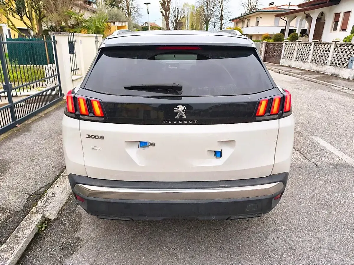 Usata Peugeot 3008 Allure 131 CV (96 kW) 2019 Bianco SUV