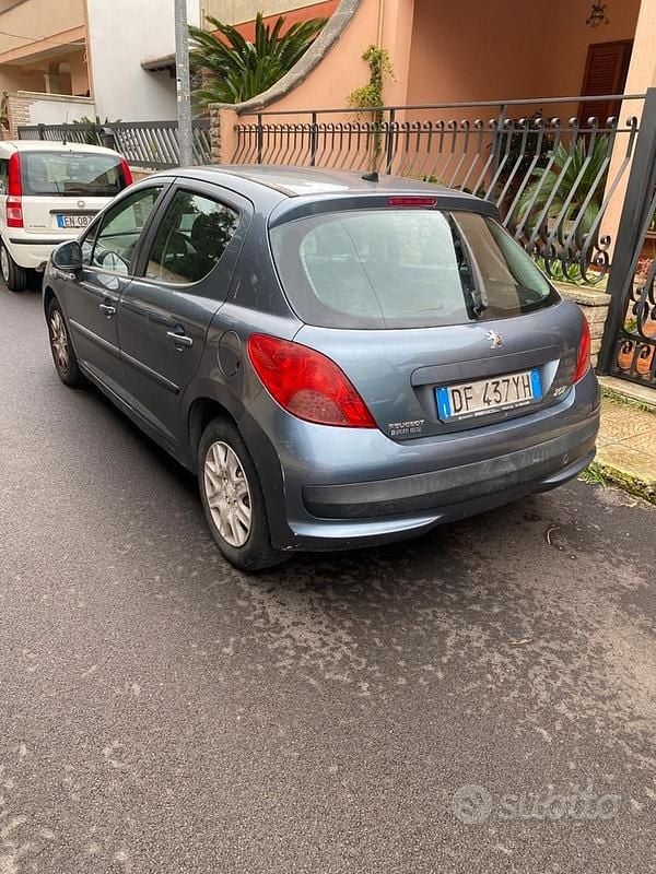 Grigio Usata 2007 Peugeot 207 Due volumi | 800 € - Immagine 1/4
