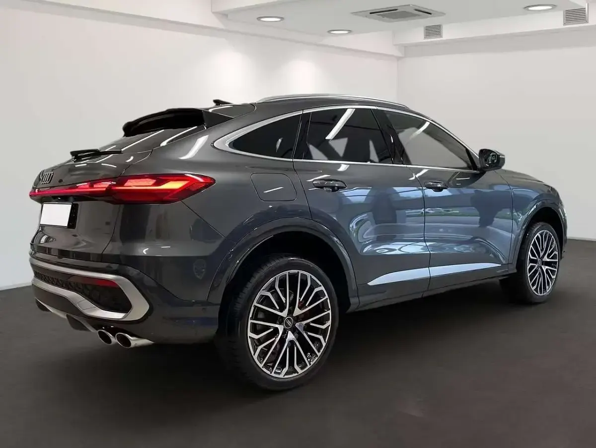 Nuova Audi SQ5 Sportback Ambiente 367 CV (269 kW) 2025 Grigio daytona effetto perla SUV