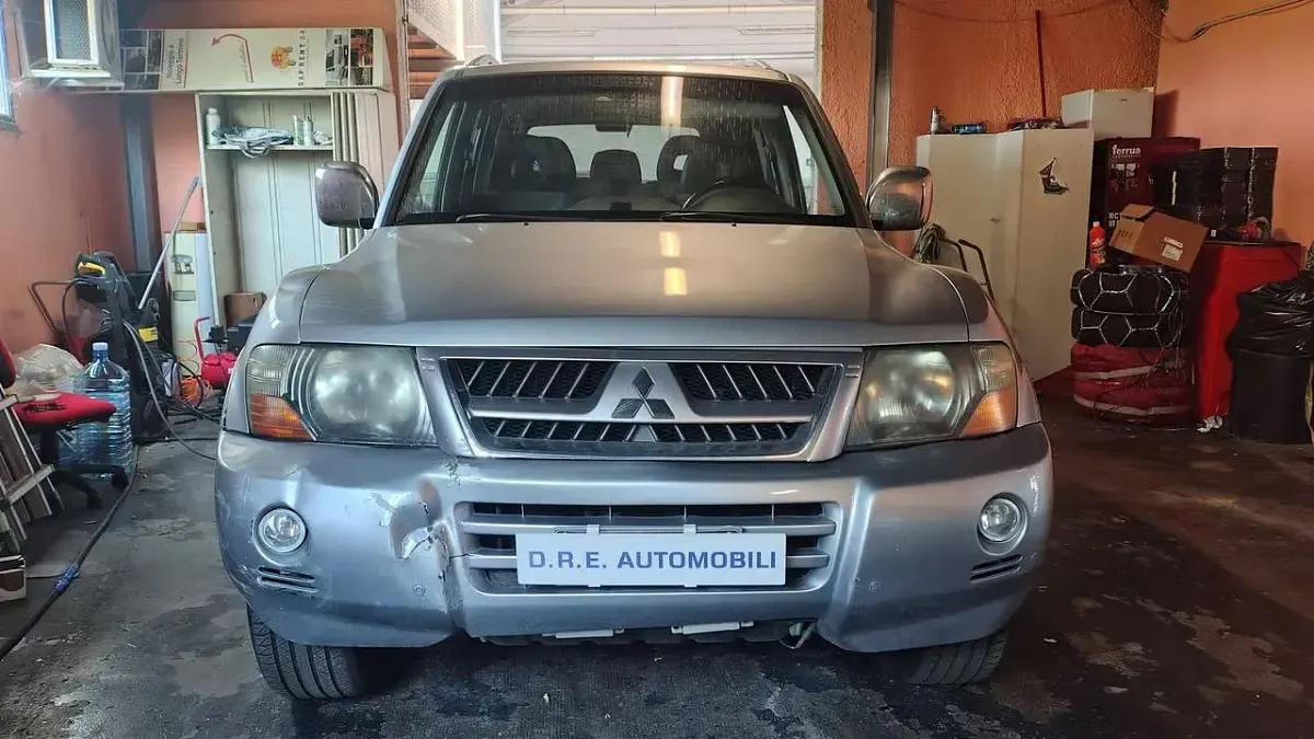 Usata Mitsubishi Pajero Intense 160 CV (117 kW) 2006 Argento SUV