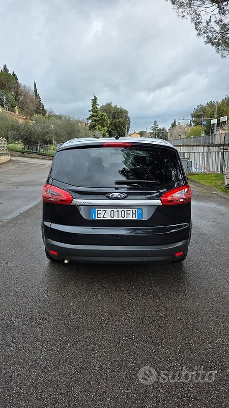 Usata Ford S-MAX 140 CV (102 kW) 2015 Nero Monovolume