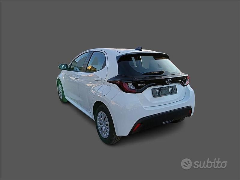 Usata Toyota Yaris Hybrid Active 92 CV (67 kW) 2025 Bianco Berlina