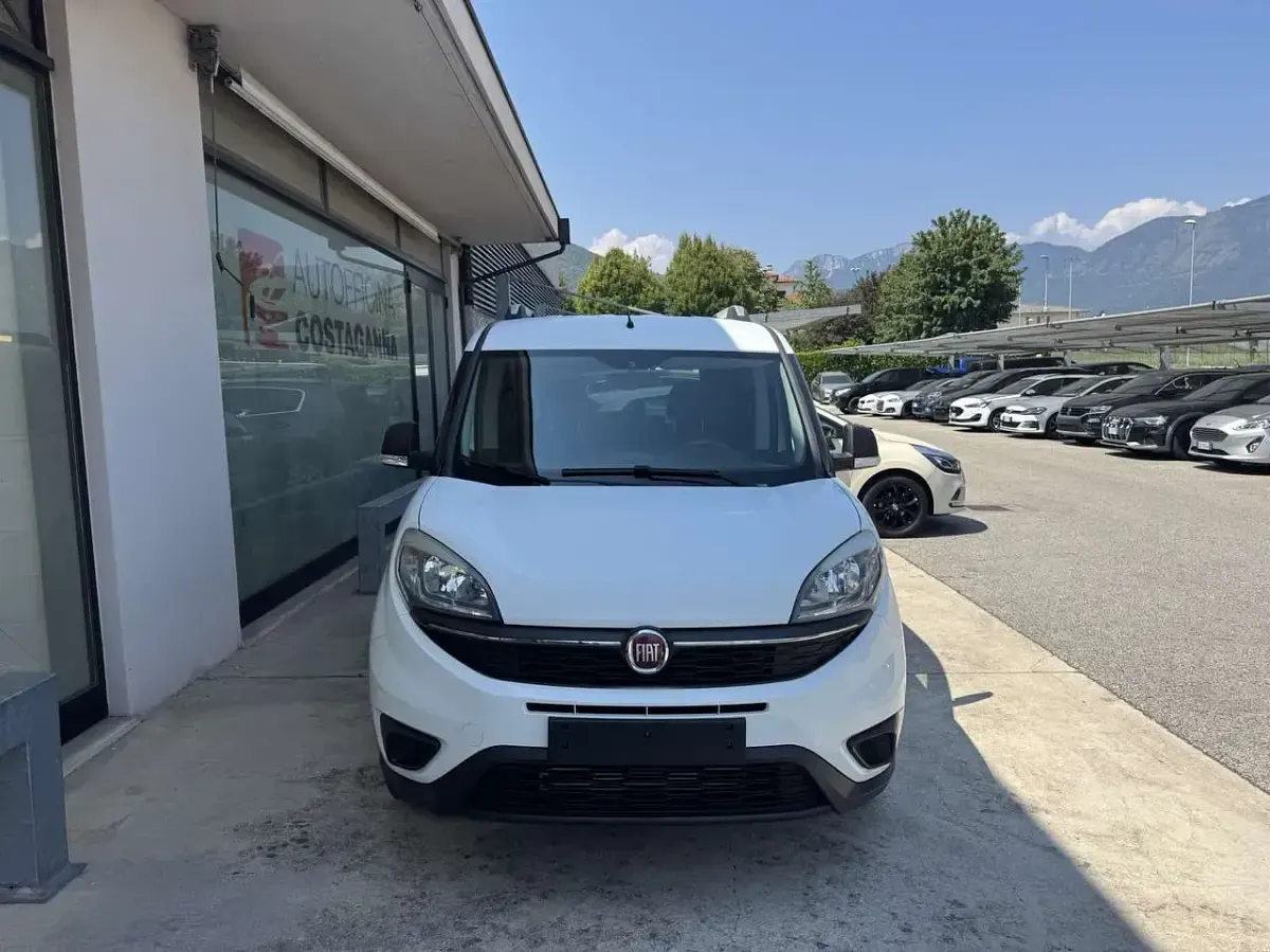Usata Fiat Doblò Lounge 120 CV (88 kW) 2017 Bianco Monovolume