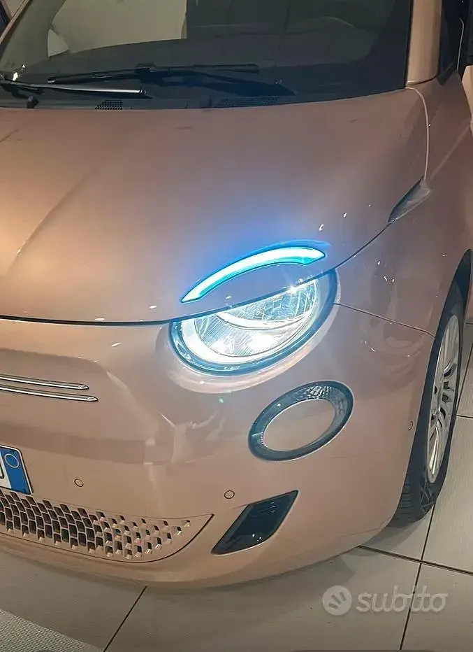 Usata Fiat 500e 80 kW (109 CV) 2024 Oro Utilitaria