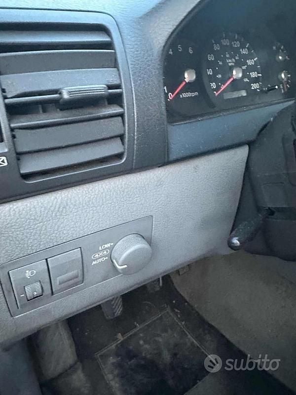 Usata Kia Sorento Active 140 CV (102 kW) 2005 Nero SUV