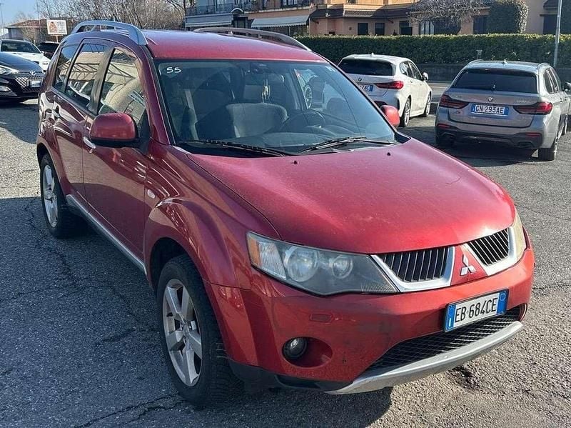Usata Mitsubishi Outlander Instyle 156 CV (114 kW) 2010 Rosso SUV