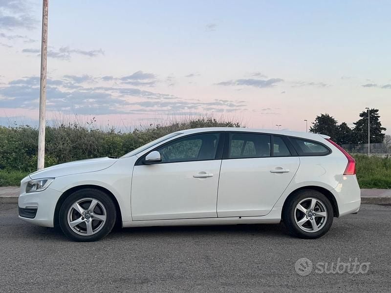Usata Volvo V60 115 CV (84 kW) 2015 Bianco Station wagon